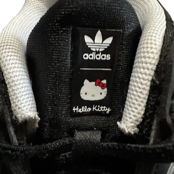 Adidas X Sanrio unisex shoes - Picture 6 of 8